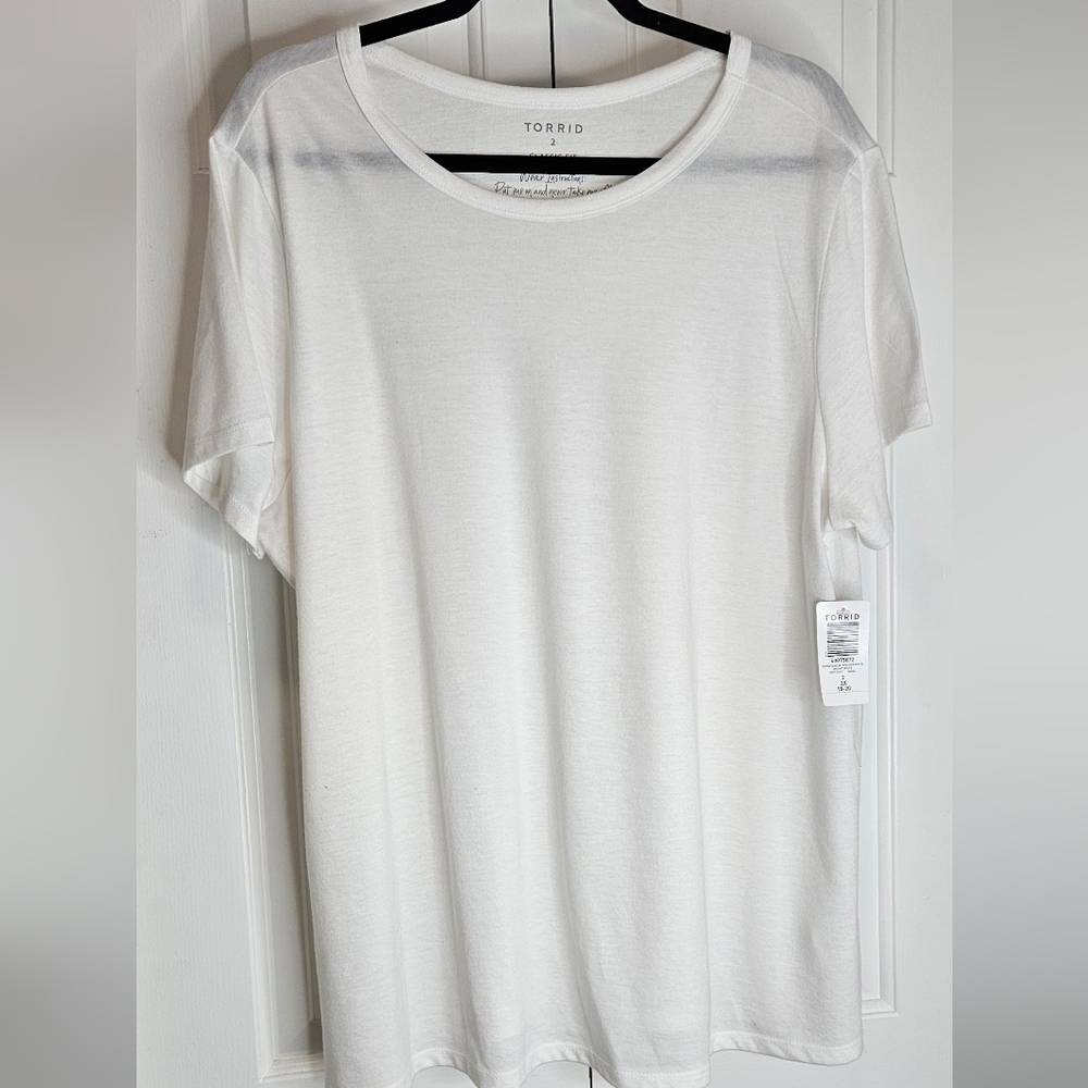 Torrid Classic White Short Sleeve Tee